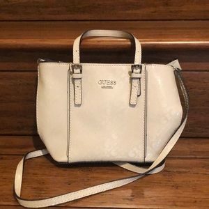GUESS Las Angeles Crossbody Purse (PERFECT CONDITION)!!